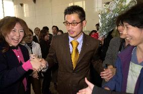 Veteran Japan striker Miura formally signs for Vissel Kobe